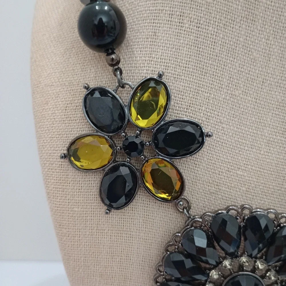 Premier Designs Black Beaded‎ Floral Statement Necklace w/ Detachable Brooch